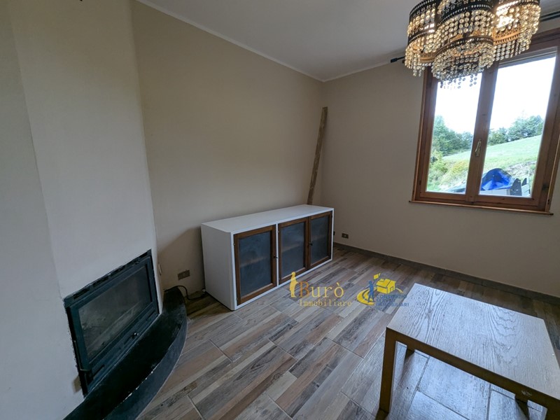 Casa Semi Indipendente in Vendita a Pellegrino Parmense, 65'000&euro;, 120 m², arredato