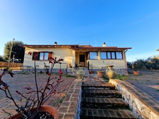 Casa Indipendente in Vendita a Amelia, 205'000&euro;, 230 m², arredato