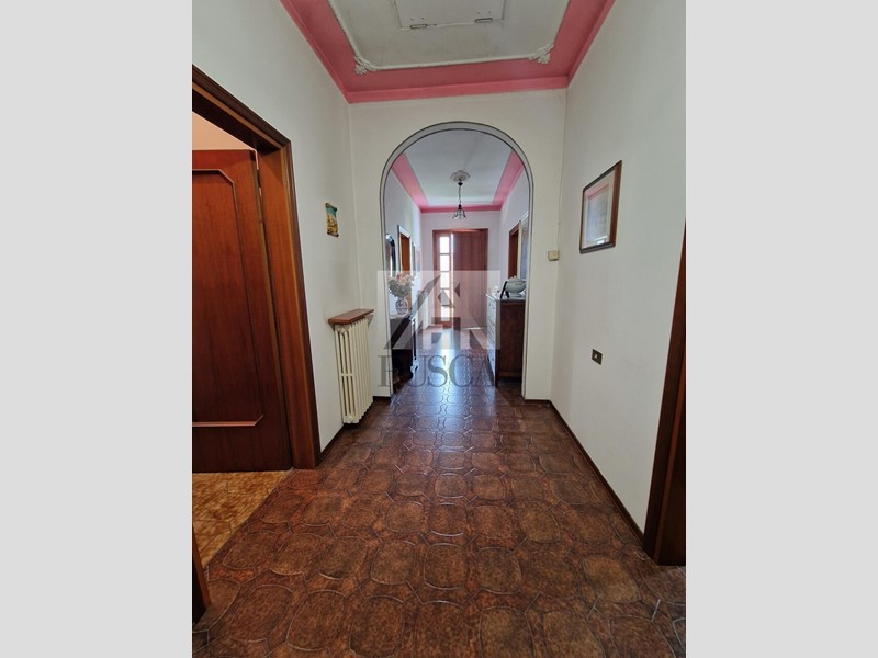 Casa Indipendente in Vendita a Lucca, zona Sant'Angelo in Campo, 390'000&euro;, 240 m², con Box