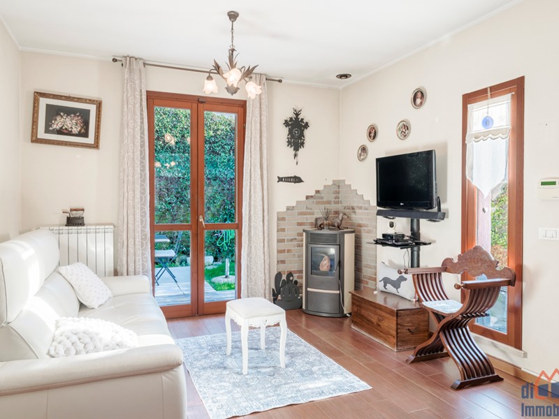 Casa Indipendente in Vendita a Gavardo, zona Soprazocco, 260'000&euro;, 115 m²