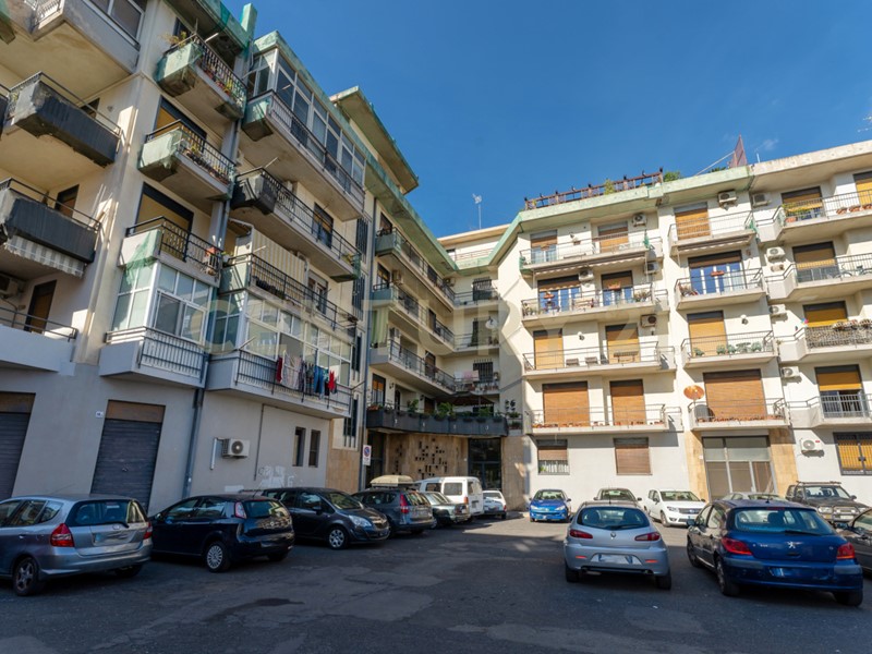 Appartamento in Vendita a Catania, 140'000&euro;, 150 m², arredato