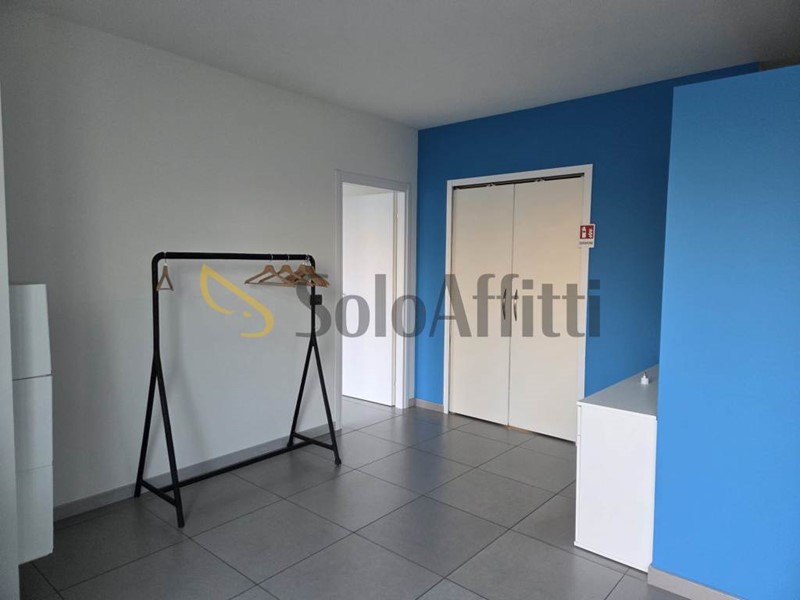 Capannone in Affitto a Chieri, zona Ospedale, 900&euro;, 100 m²