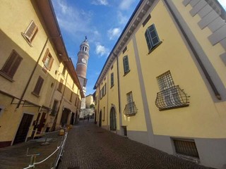 Immobile commerciale in Vendita a Palazzolo sull'Oglio, 200'000&euro;, 156 m², con Box