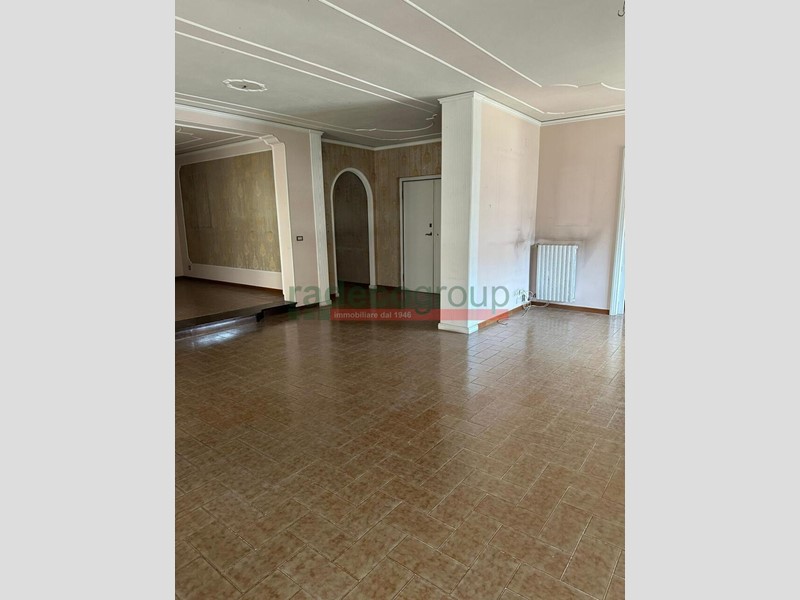 Appartamento in Vendita a Livorno, zona Calzabigi, 235'000€, 110 m²