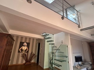 Appartamento in Vendita a Sarzana, 470'000€, 145 m²