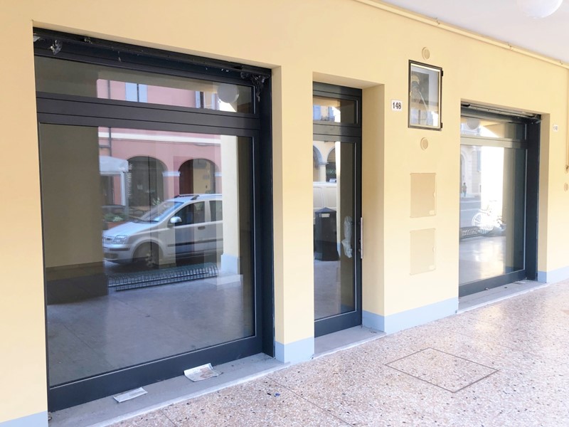 Immobile commerciale in Affitto a Crevalcore, 1'100€, 80 m²
