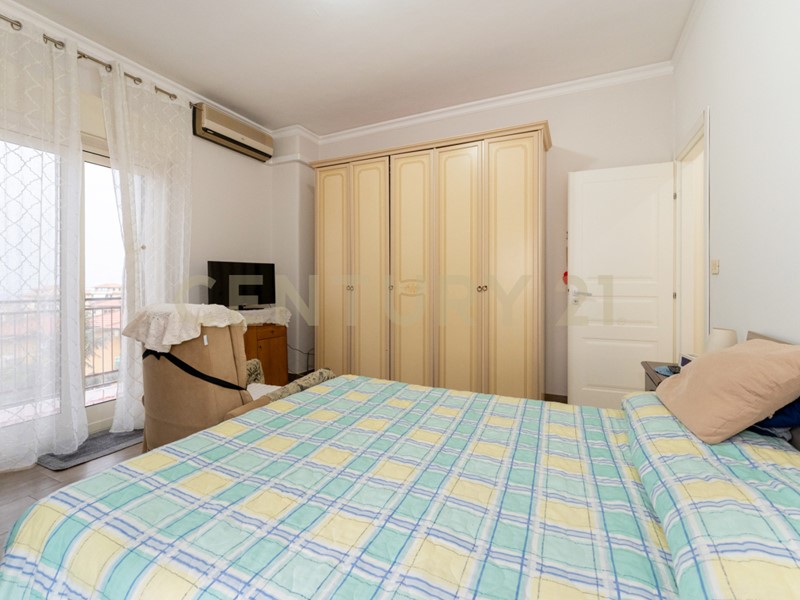 Appartamento in Vendita a Catania, 149'000&euro;, 200 m², con Box