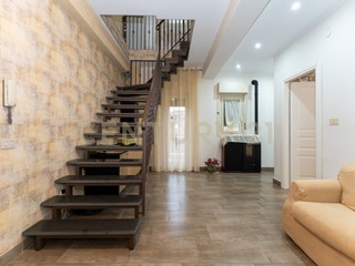 Appartamento in Vendita a Catania, 135'000&euro;, 200 m², con Box