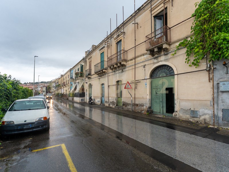 Casa Indipendente in Vendita a Catania, 165'000&euro;, 198 m²
