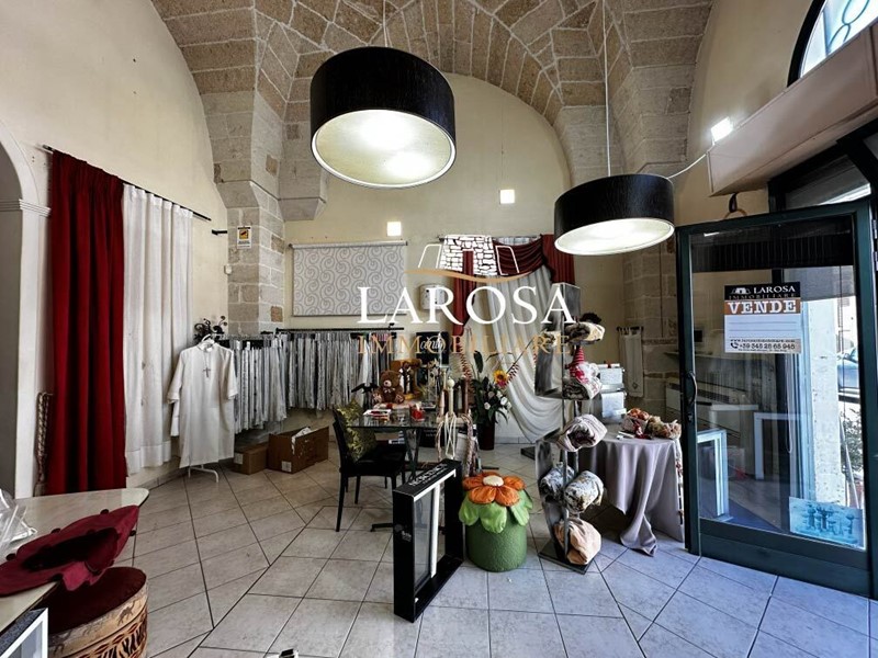 Attività commerciale in Vendita a Caprarica di Lecce, 80'000€, 90 m², arredato