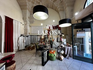 Attività commerciale in Vendita a Caprarica di Lecce, 80'000€, 90 m², arredato