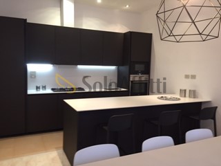 Quadrilocale in Affitto a Trieste, zona Borgo Teresiano, 1'400€, 130 m², arredato, con Box