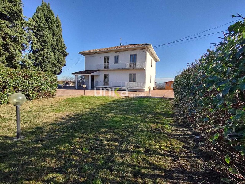 Appartamento in Vendita a Jesi, 140'000€, 130 m²