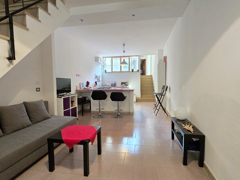 Trilocale in Vendita a Iglesias, zona Via della Decima, 92'000€, 100 mq., arredato