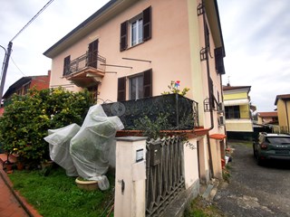 Appartamento in Vendita a Arcola, zona Ressora, 190'000€, 130 m²