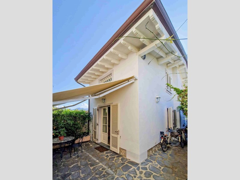 Villa in Vendita a Forte dei Marmi, zona centro, 1'500'000&euro;, 93 m², arredato