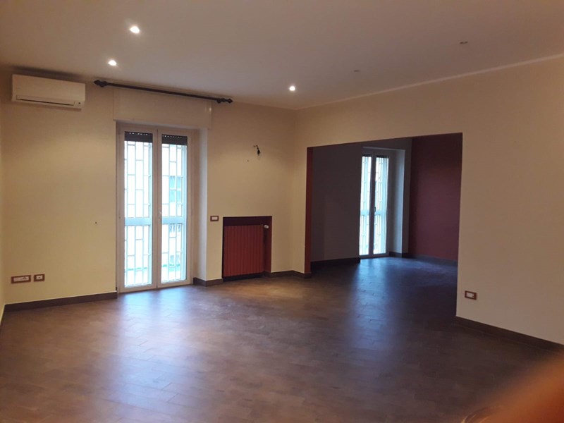 Appartamento in Affitto a Bari, zona Carrassi , 1'100€, 130 m²