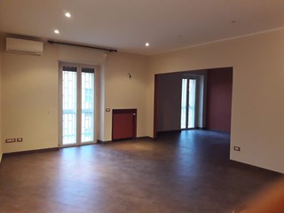 Appartamento in Affitto a Bari, zona Carrassi , 1'100€, 130 m²