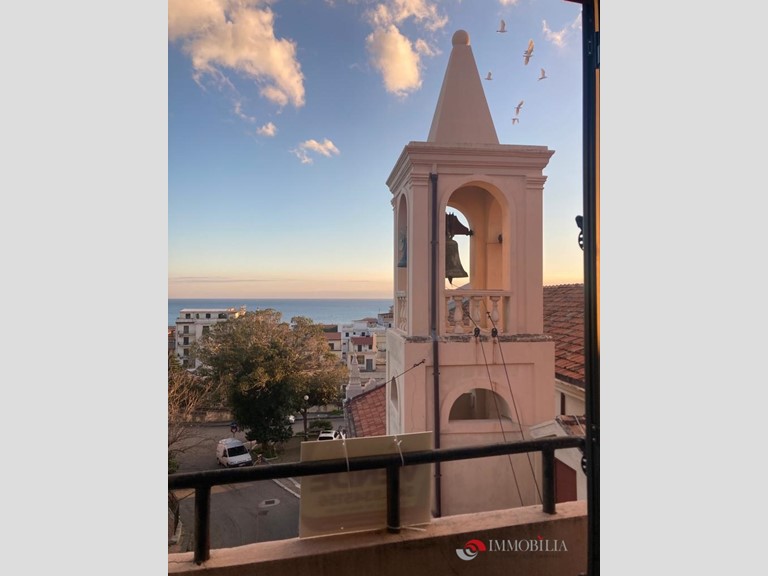 Appartamento in Vendita a Melito di Porto Salvo, 400 m²