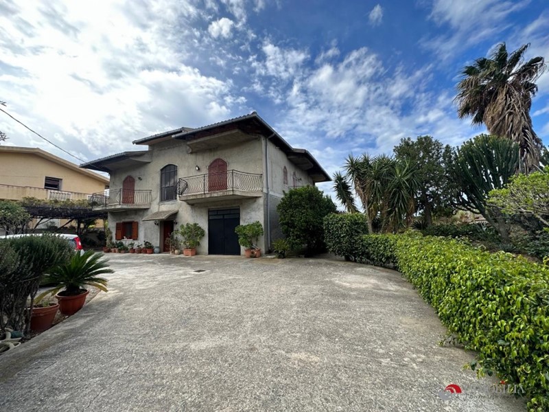 Villa in Vendita a Montebello Jonico, 400 m²