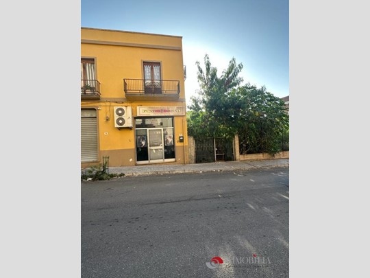 Negozio in Vendita a Melito di Porto Salvo, 61 m²