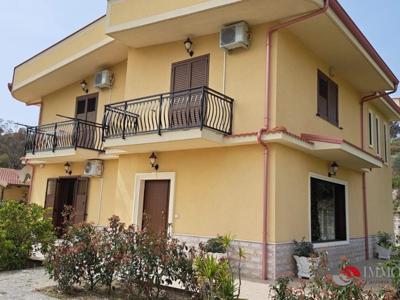 Villa in Vendita a Bova Marina, 260 m²