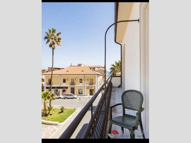 Appartamento in Vendita a Bovalino, 270 m²