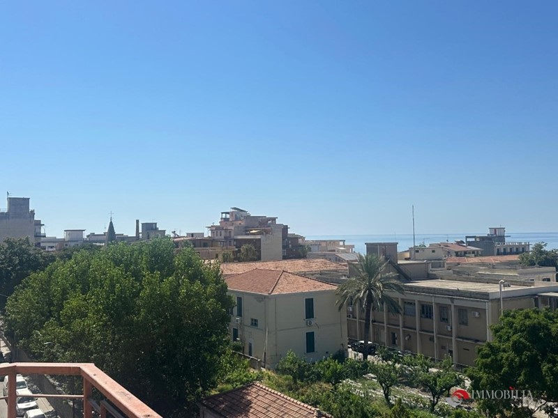 Appartamento in Vendita a Melito di Porto Salvo, 200 m²