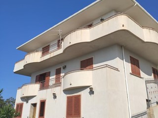 Quadrilocale in Affitto a San Lorenzo, 150 m²