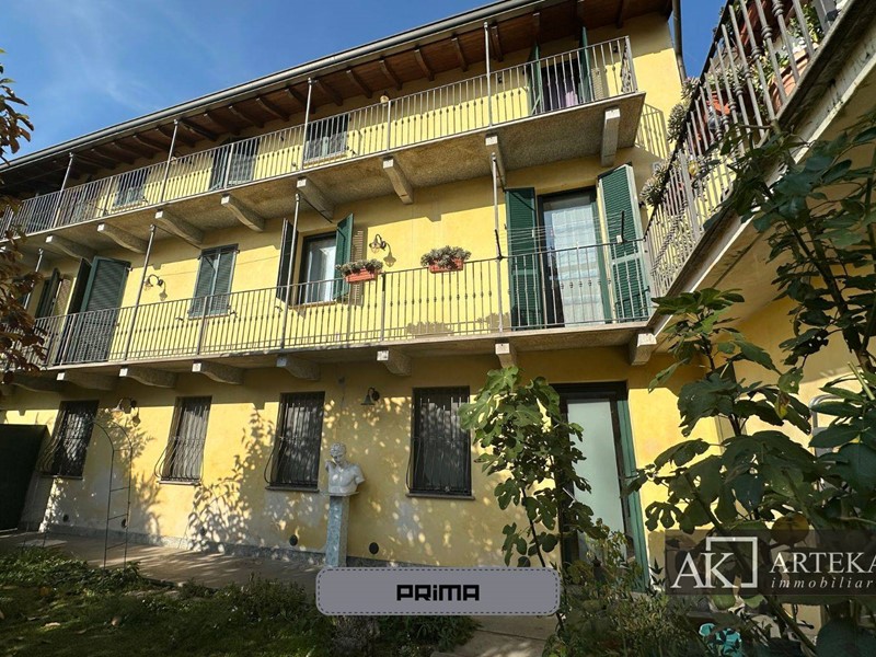 Villa in Vendita a Novara, 320'000&euro;, 300 m²