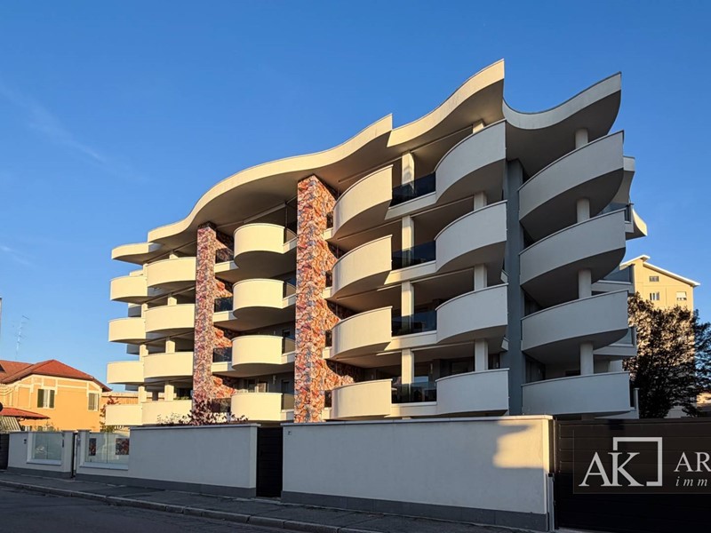 Appartamento in Vendita a Novara, 980'000€, 233 m²