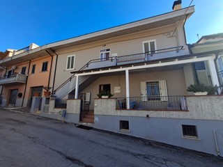 Casa Indipendente in Vendita a Teramo, 130'000&euro;, 246 m²