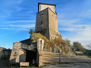 Appartamento in Vendita a Frontone, 120'000&euro;, 240 m²