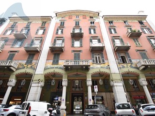 Appartamento in Vendita a Savona, 350'000€, 250 m²