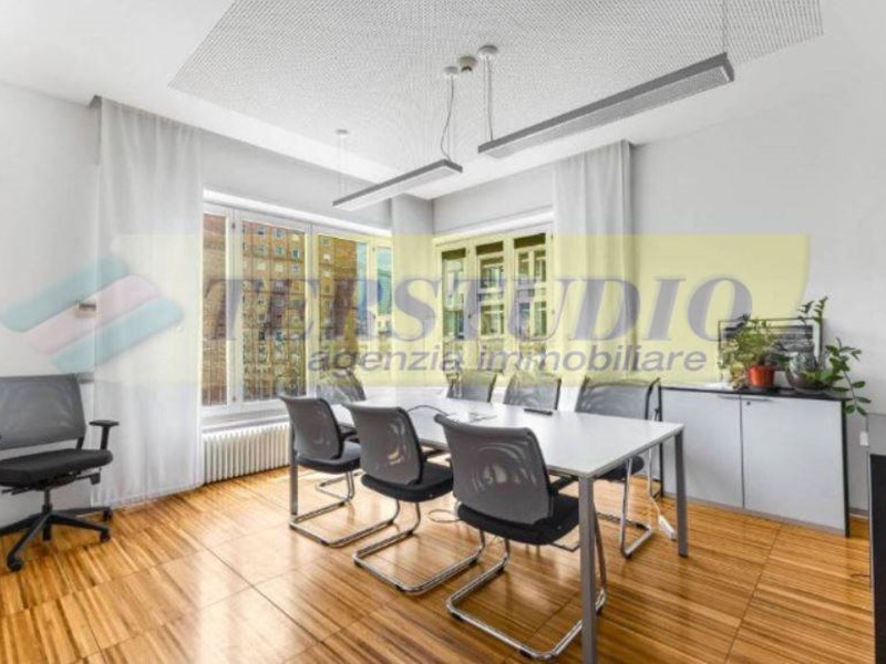 Ufficio in Affitto a Almenno San Salvatore, 650€, 120 m²