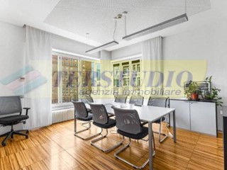 Ufficio in Affitto a Almenno San Salvatore, 650€, 120 m²