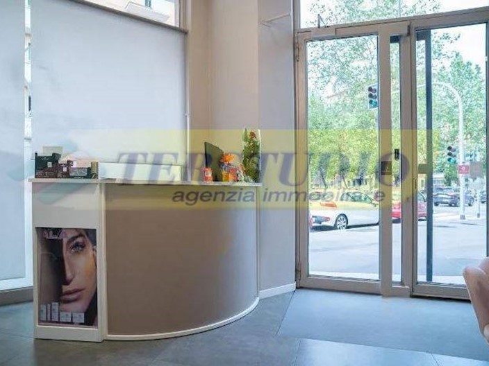 Negozio in Vendita a Pontida, 65'000€, 60 m²