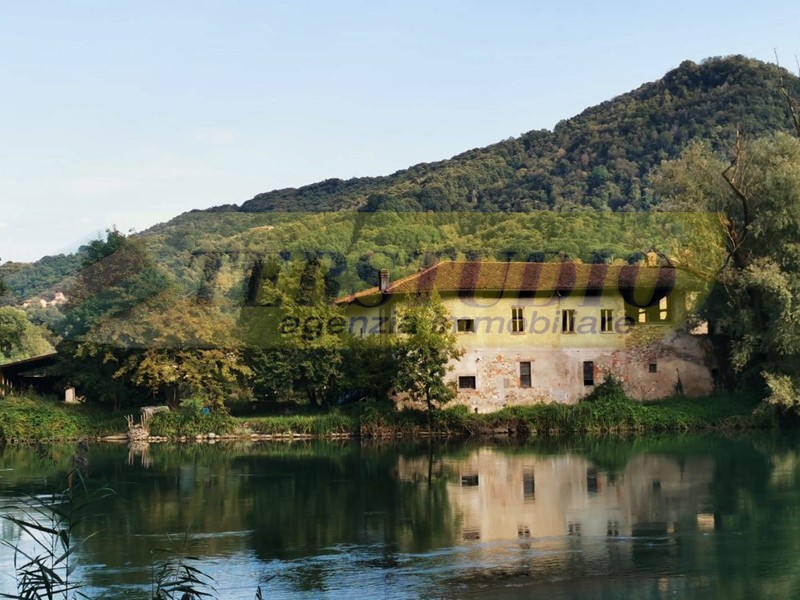 Rustico in Vendita a Pontida, 420'000€, 1160 m²