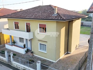 Villa in Vendita a Gottolengo, 280'000&euro;, 275 m²