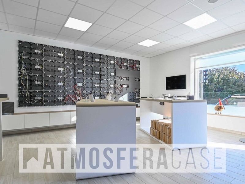 Ufficio in Vendita a Pedrengo, 59'000€, 103 m²