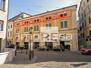 Ufficio in Affitto a Treviso, 3'200&euro;, 292 m²