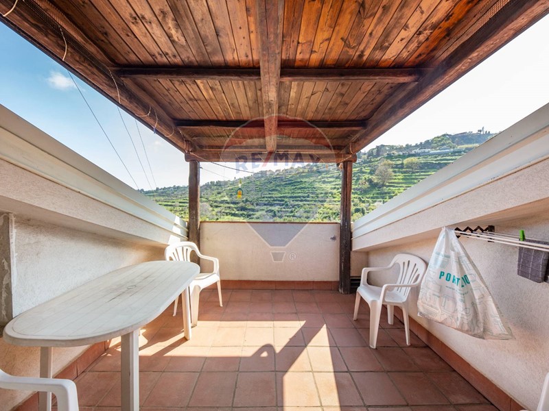 Attico in Vendita a Aci Catena, 53'000€, 76 m²