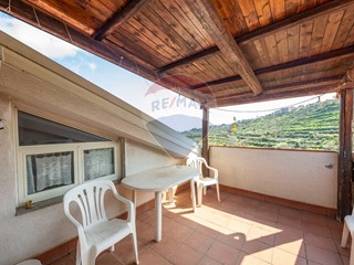 Attico in Vendita a Aci Catena, 53'000€, 76 m²