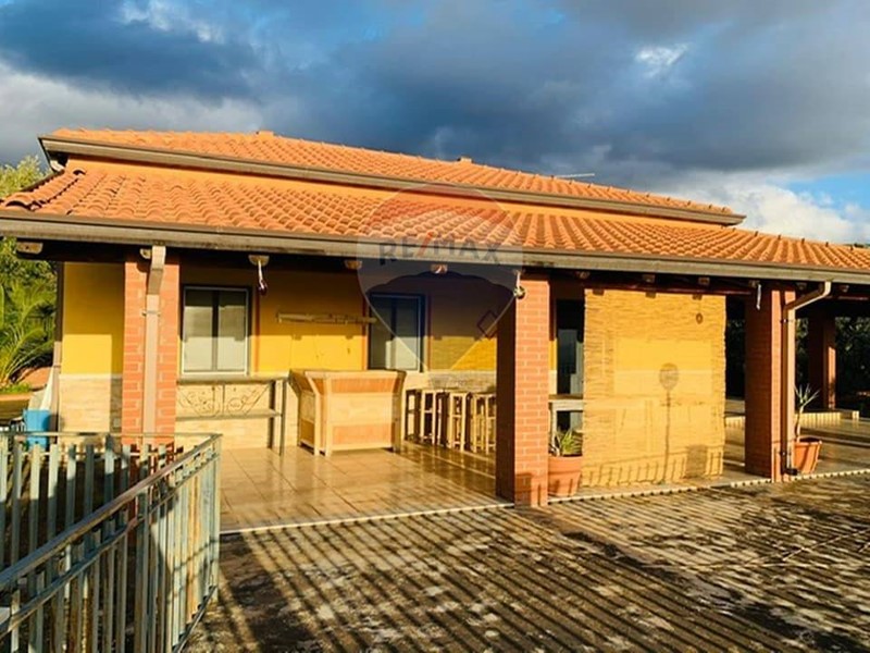 Villa in Vendita a Adrano, 90'000&euro;, 120 m²