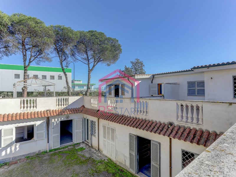 Casa Semi Indipendente in Vendita a Pomezia, 130'000€, 130 m²