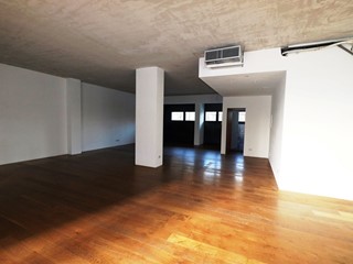 Negozio in Vendita a Pordenone, 220'000&euro;, 155 m²