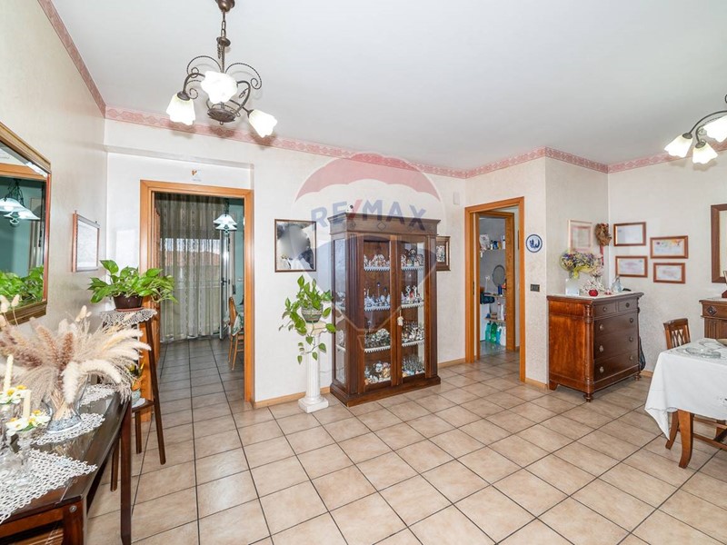 Quadrilocale in Vendita a Catania, 159'000&euro;, 140 m²