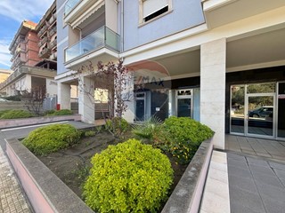 Immobile commerciale in Vendita a Caltanissetta, 110'000&euro;, 80 m²