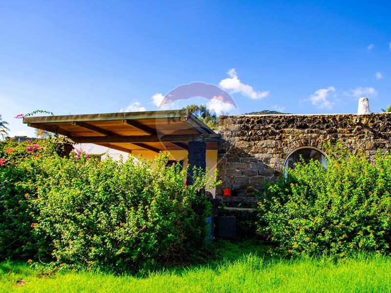 Villa in Vendita a Pantelleria, 1'100'000&euro;, 237 m²