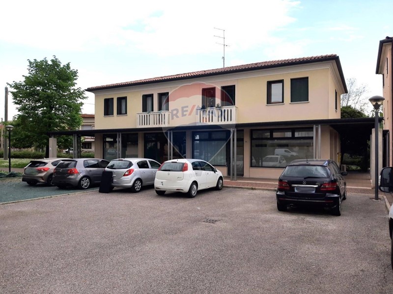 Immobile commerciale in Vendita a Susegana, 115'000&euro;, 97 m²
